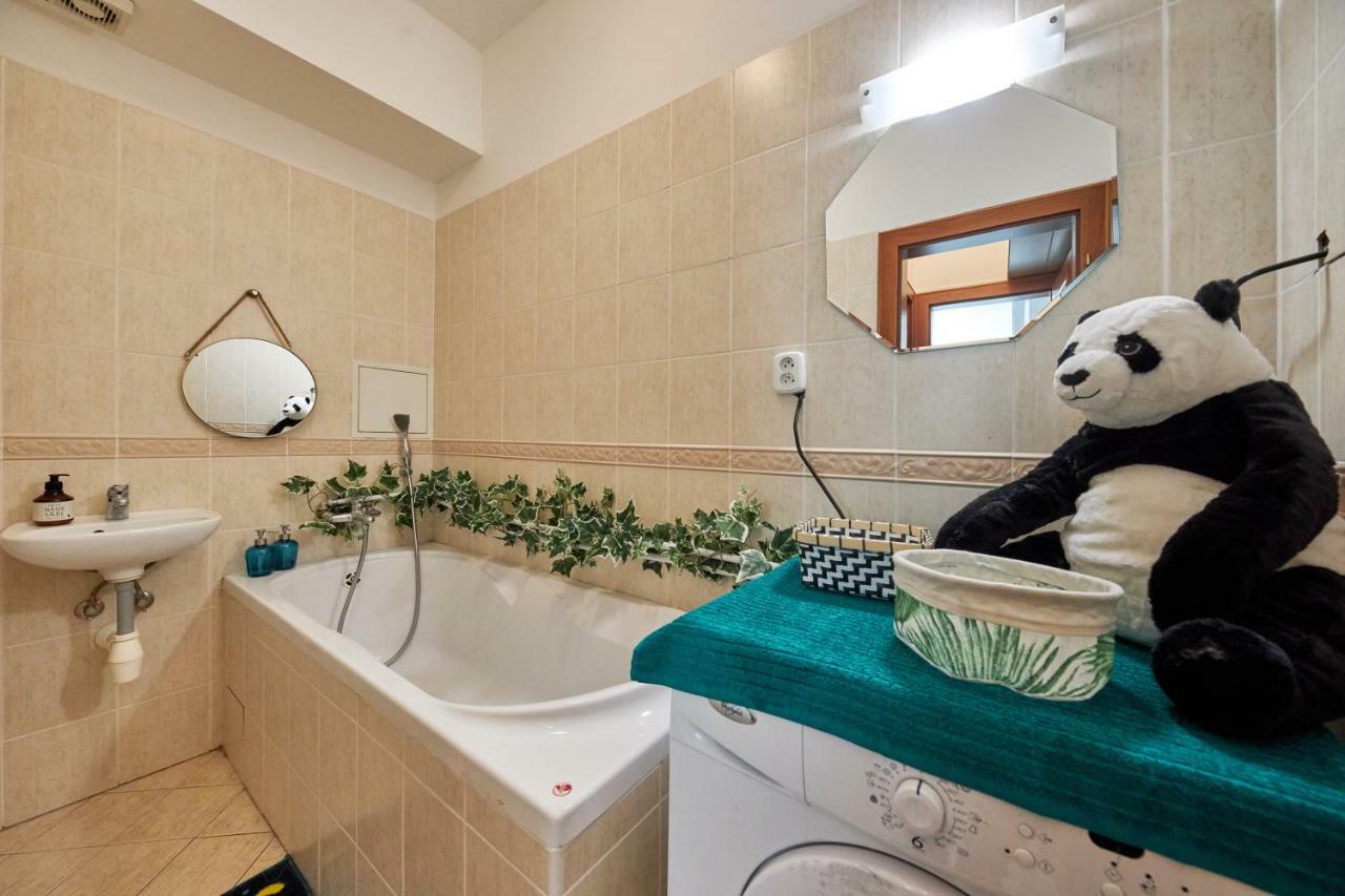 براتسيلافا Pineapple Apartment المظهر الخارجي الصورة