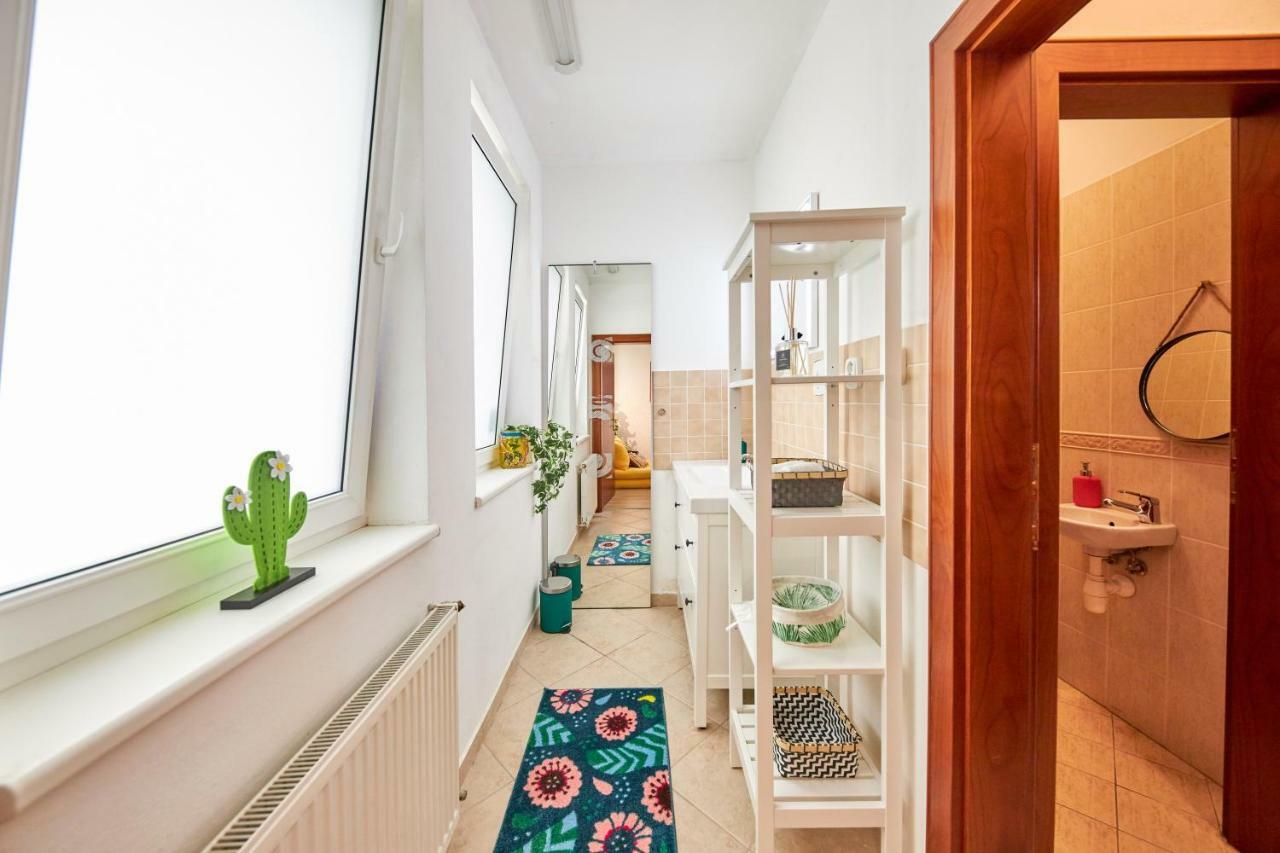 براتسيلافا Pineapple Apartment المظهر الخارجي الصورة